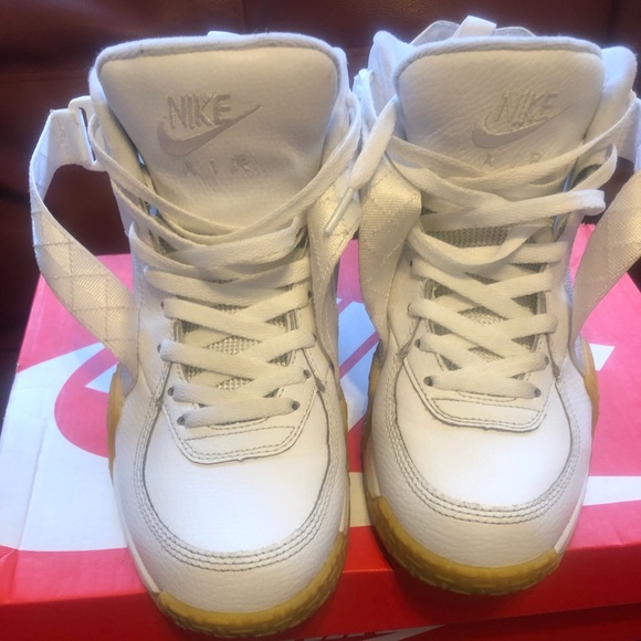 White Gum bottom Air Raid Nike - Picture 2 of 5
